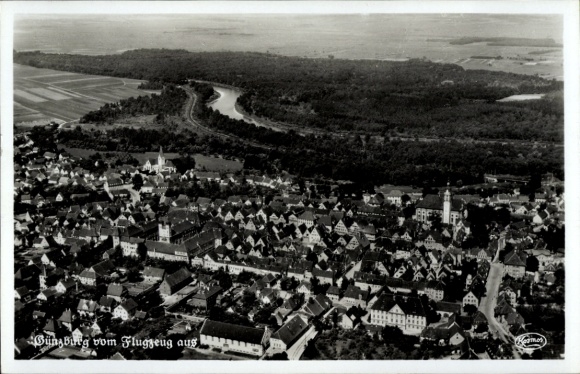 Ak Günzburg an der Donau Schwaben, Luftaufnahme, Stadtansicht, Fluss, viele Dächer