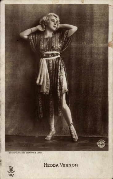 Postcard actress Hedda Vernon, portrait