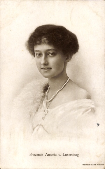Postcard Princess Antonia of Luxembourg, portrait