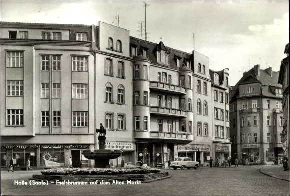 Postcard Halle an der Saale, donkey fountain on the old market