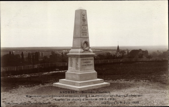 Postcard Andresy Yvelines, Memorial monument and vault erected in memory of the Andresian Heroes