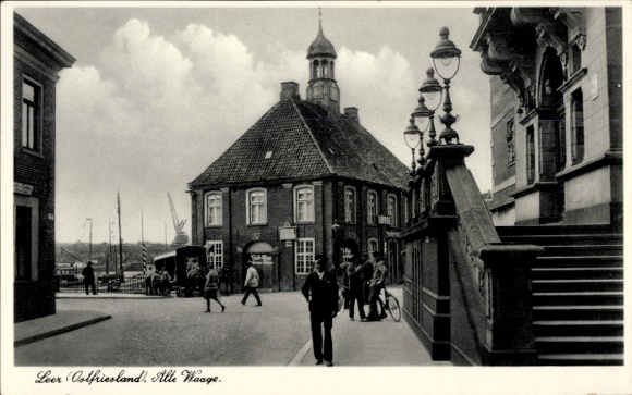 Postcard Leer in East Frisia, historical buildings, street view, people, lanterns, harbor view