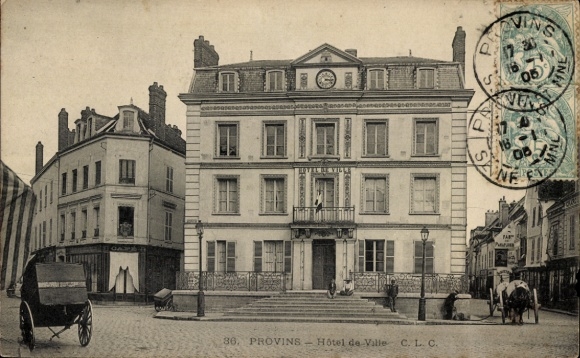 Ak Provins Seine et Marne, Hôtel de Ville,  Architektur, Straßenansicht, Pferdekutsche, Poststemp