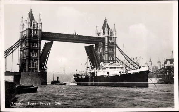 KP London City Anglia, Tower Bridge, Steamship