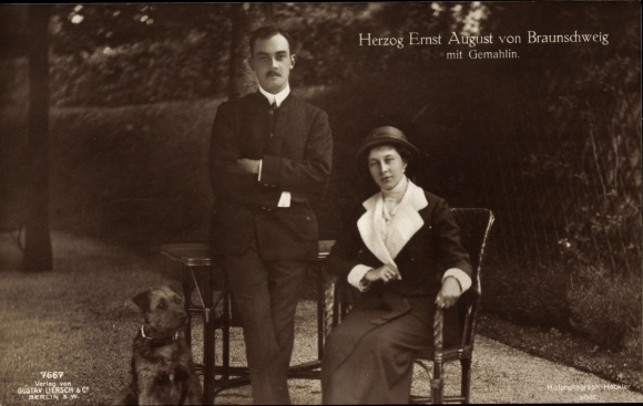 Postcard Duke Ernst August of Brunswick, Viktoria Luise, Liersch 7667, dog