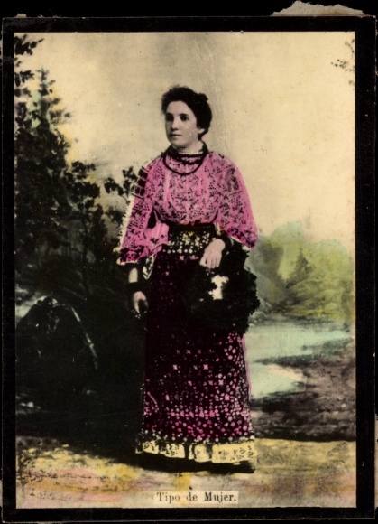 Photo Romania, Tipo de Mujer, Woman in folk costume