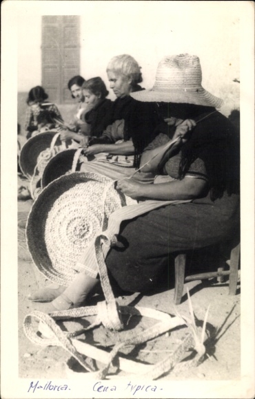 Photo Mallorca Balearic Islands, basket makers, Spanish costume