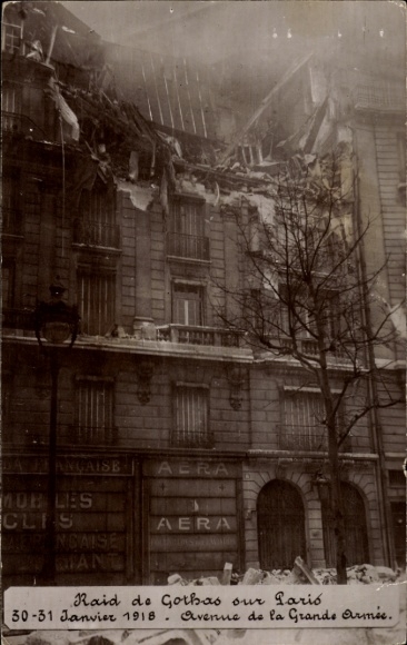 foto Ak Paris XVII, Raid de Gothas 1918, Avenue de la Grande Armée
