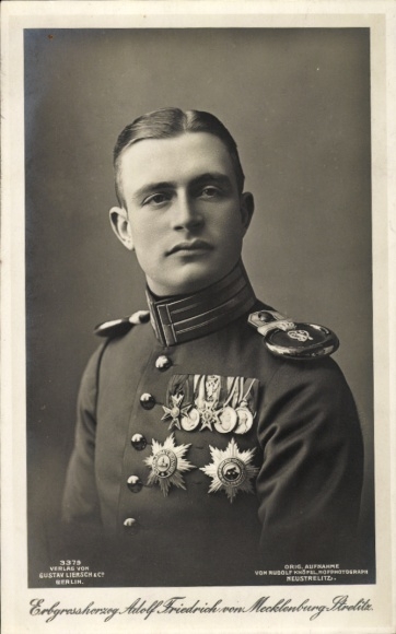Ak Erbgroßherzog Adolf Friedrich VI von Mecklenburg Strelitz, Portrait in Uniform, Orden