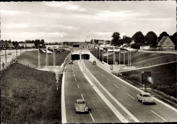 Postcard Rendsburg in Schleswig Holstein, road tunnel, Kiel Canal, flags, cars, black and white
