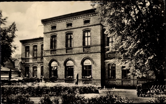 Postcard Annahütte Schipkau Niederlausitz, kindergarten of the VEB Glaswerk, exterior view