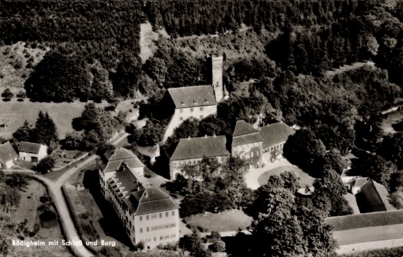 Ak Bödigheim Buchen in het Odenwald Baden, luchtfoto van kasteel, schoorsteen, architectuur