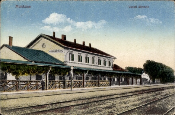 Postcard Munkács Mukacheve Munkatsch Ukraine, Vasuti allomas, train station, track side