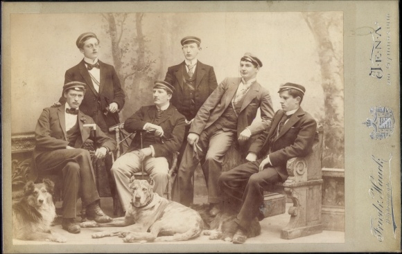 Kabinettfoto Studenten mit Hunden, Collie, Dogge, Gruppenbild, Jena