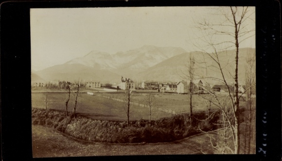 Photo Lourdes Hautes Pyrénées, view of the village