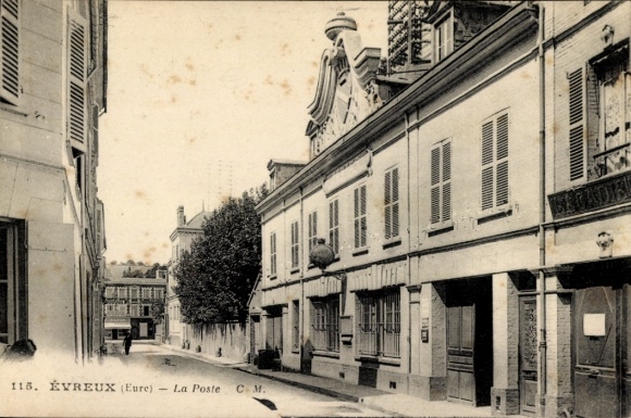 Postcard Évreux Eure, city view, building with windows, quiet street, post office building