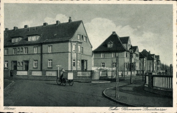 Postcard Peine in Lower Saxony, corner of Hermann Lönsstraße, housing estate, Boelkestraße, transport tricycle