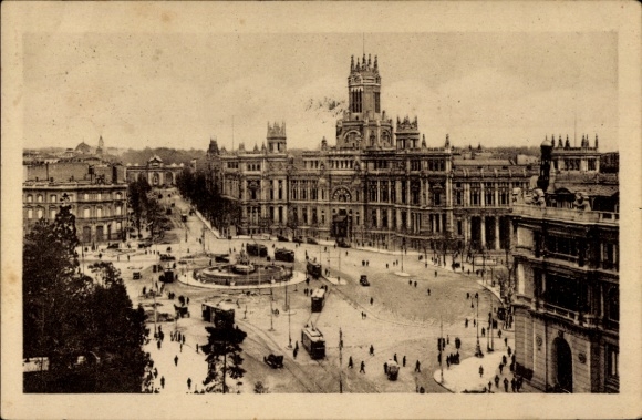 Ak Madrid Spanien, Historische Stadtansicht, Gebäude im Hintergrund, Verkehr, Menschen auf der...