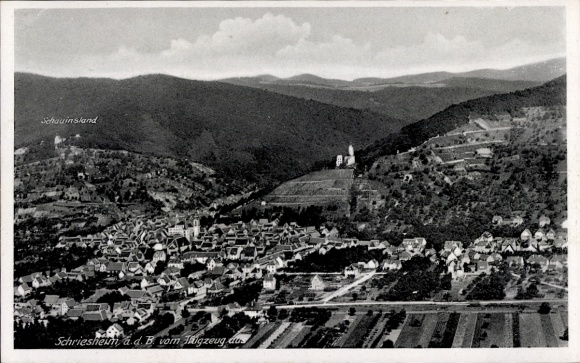 Ak Schriesheim an der Bergstraße, Luftaufnahme von  Blick auf Weinberge, Berge im Hintergrund