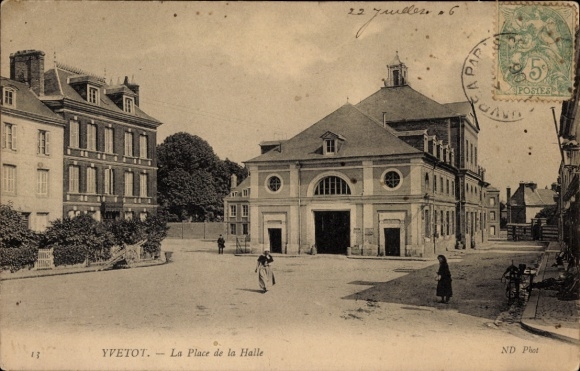 Postcard Yvetot Seine Maritime, Place de la Halle