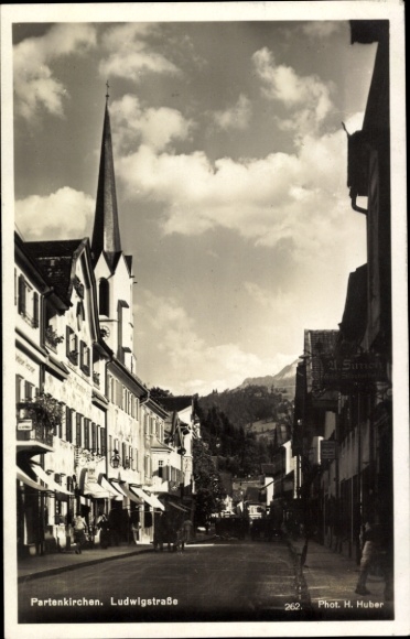 Picture PC Partenkirchen in Upper Bavaria, Ludwigstraße, Photo: H. Huber, black and white photo