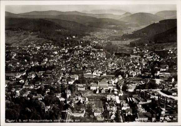 Ak Schönberg Seelbach in Baden Württemberg, Burg Hohengeroldseck, Luftaufnahme von  Stadtansicht,