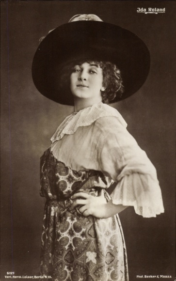 Postcard actress Ida Roland, portrait