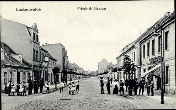 Postcard Luckenwalde in the Teltow Fläming district, children, Friedrichstrasse, Borsdorf shop