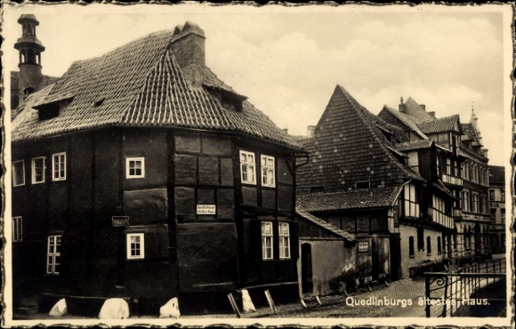 Ak Quedlinburg in het Harzgebergte, Historische vakwerkhuizen, het oudste huis van Quedlinburg