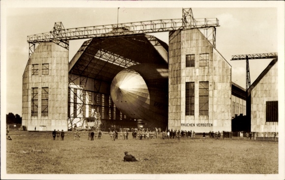 Postcard Friedrichshafen on Lake Constance, Graf Zeppelin in the airship shipyard, LZ 127, ready for takeoff