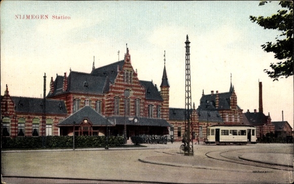 Postcard Nijmegen Gelderland, station, tram