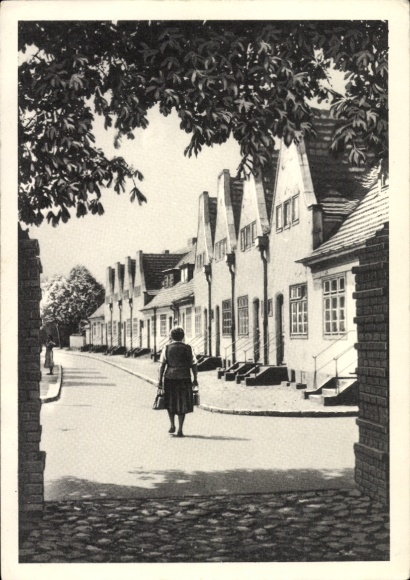 Postcard Berlin Spandau Staaken, Winkel am Kirchplatz, Zwischen den Gables