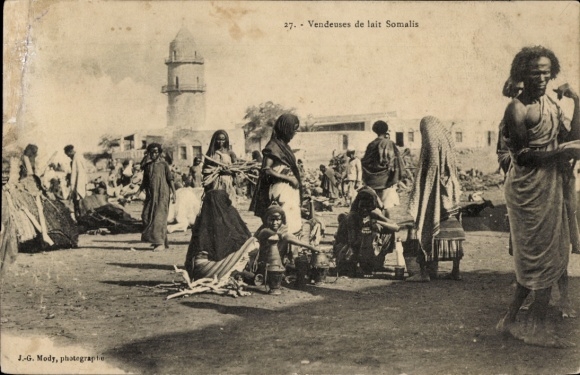 Ak Mogadischu Somalia, Vendeuses de lait Somalis, Frauen verkaufen Milch, Fotograf J.-G. Mody