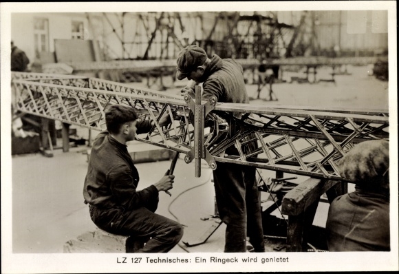 Photo airship LZ 127 Graf Zeppelin, Ringeck is riveted