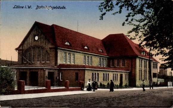 Ak Löhne in Nordrhein Westfalen, Bahnhofsgebäude, Straßenansicht 