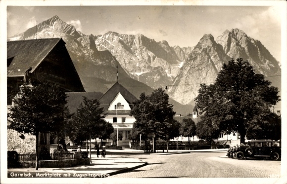 Garmisch Partenkirchen in Upper Bavaria, market square, Zugspitze group, mountains, old cars, trees