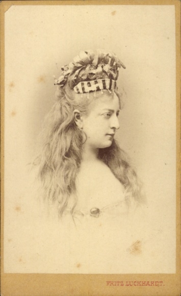 CdV female portrait, headdress