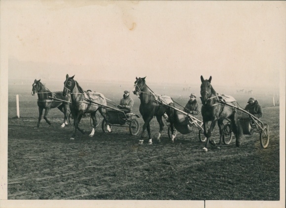 foto Parijs XII Bois de Vincennes, drafraces 1941
