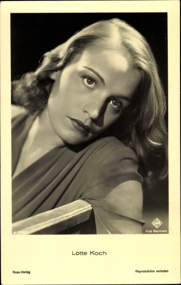 Postcard actress Lotte Koch, portrait
