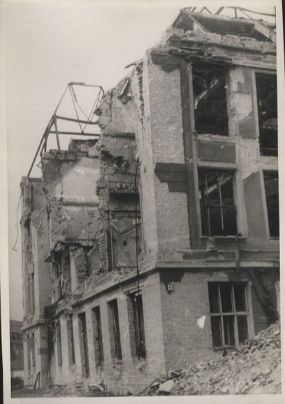 Original Foto Berlin Zehlendorf, Ruine des Kaiser-Wilhelm-Institut in Dahlem, um 1945/46, 12x17 cm