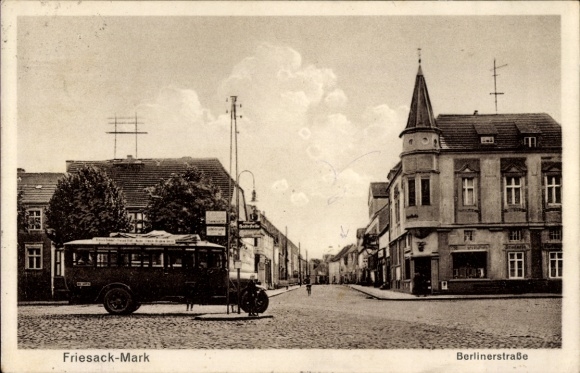 Postcard Friesack in Havelland, Berliner Straße, bus, commercial buildings