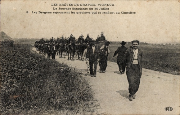Postcard Draveil Essonne, The bloody day of July 30th, Dragoons fight strikers