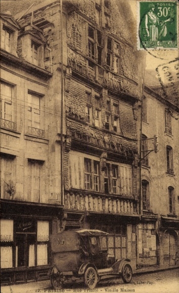 Postcard Falaise Calvados, Rue Trinite - Vieille Maison