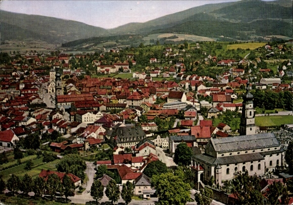 Ak Deggendorf im Bayerischen Wald Niederbayern, Luftaufnahme von  bayrischer Wald, Stadtansicht