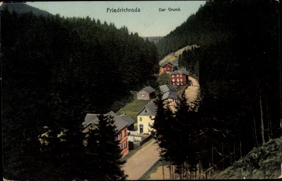 Postcard Friedrichroda in the Thuringian Forest, view of a street, houses, trees, colored people