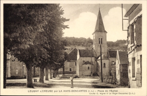 Postcard Leugny Yonne, church, village square, building, landscape, architecture