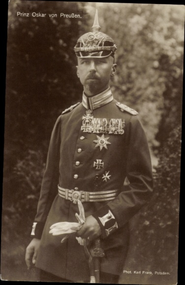 Postcard Prince Oskar of Prussia, portrait in uniform, spiked helmet