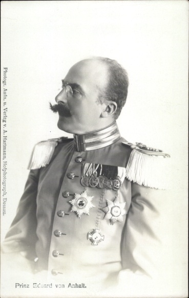foto Ak Prince Eduard von Anhalt, portret in profiel, uniform, medaille