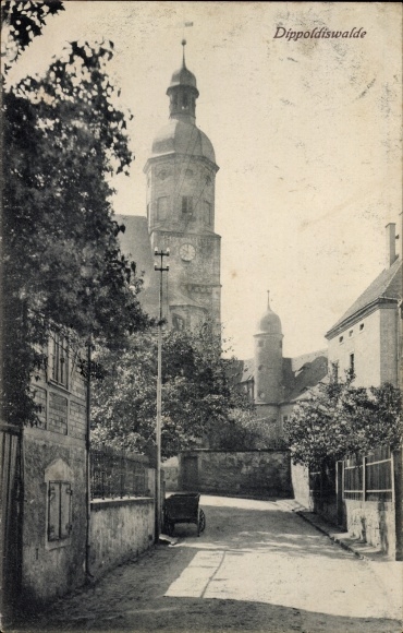 Postcard Dippoldiswalde in Saxony, street section with church