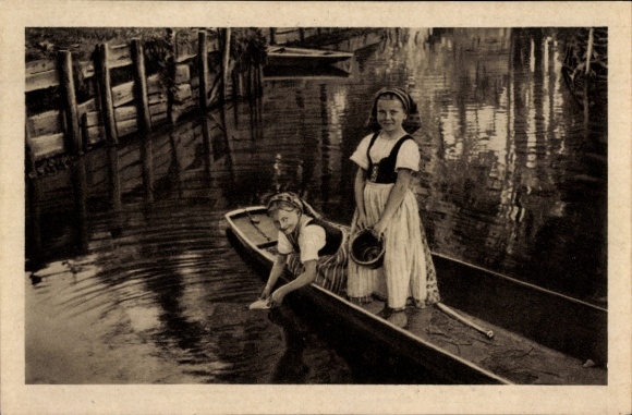 Ak Spreewald Idyll, Ruderboot, Tracht